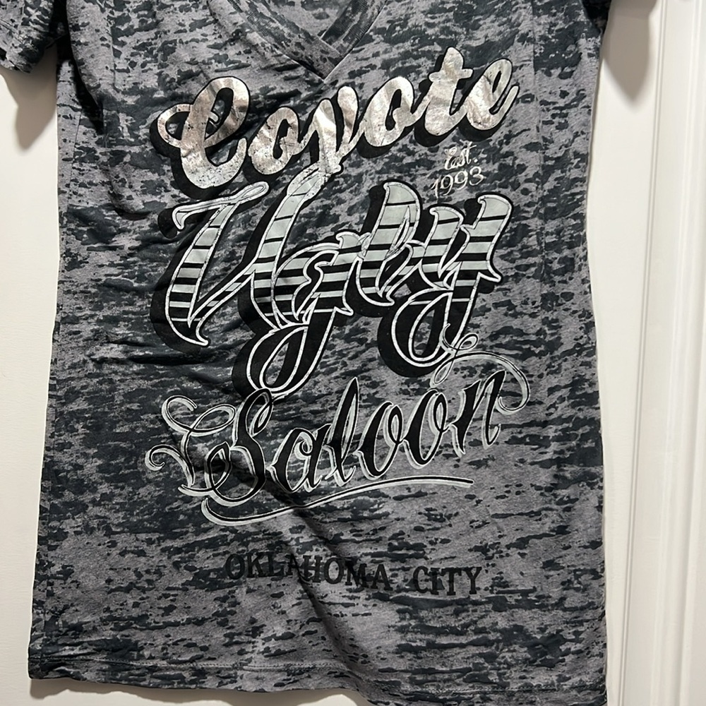 Coyote Ugly Graphic Fitted Gray Short Sleeve T-Shirt size L - Picture 2 of 4